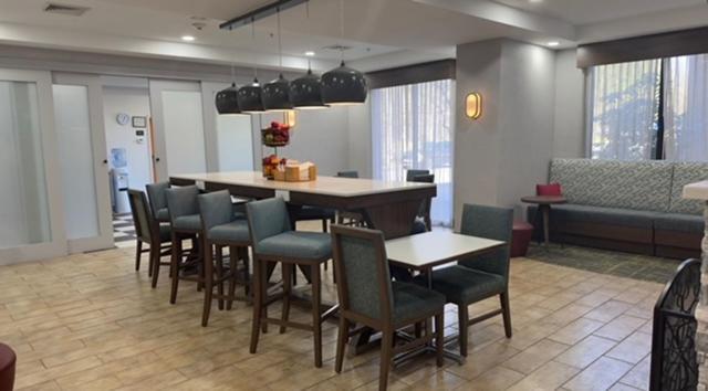Отель Hampton By Hilton Братлборо Экстерьер фото